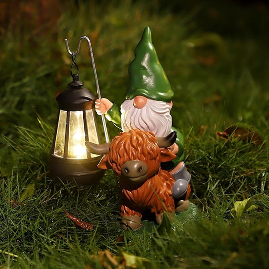 Garden Gnomes Outdoor, Highland Cow Decor, Gnome Garden Decor with Solar Lights, Gnomes Cow Decor for Outside, Gnomes Decorations for Yard, St Patricks Day Gnomes Decorations(Green)