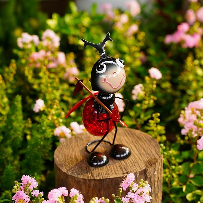 Solar Ladybug Garden Lantern Waterproof LED Ladybug Solar Lights Outdoor Decorative Tabletop Lanterns Lamp for Yard Patio Table Decoration