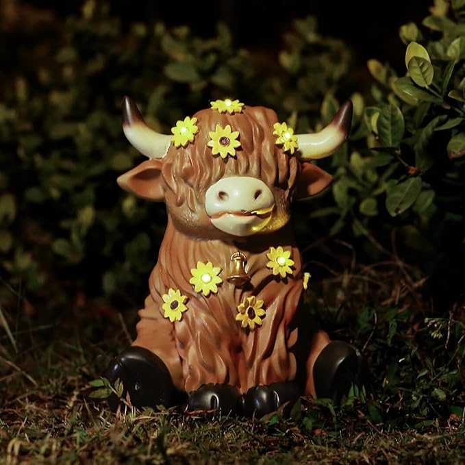 Highland Cow Decor, Highland Cow Gifts, Highland Cow Statue, Solar Garden Statue for Outside, Solar Garden Yard Patio Decor, Outdoor Statue for Garden, Yard, Gardening Gifts for Women, Mom