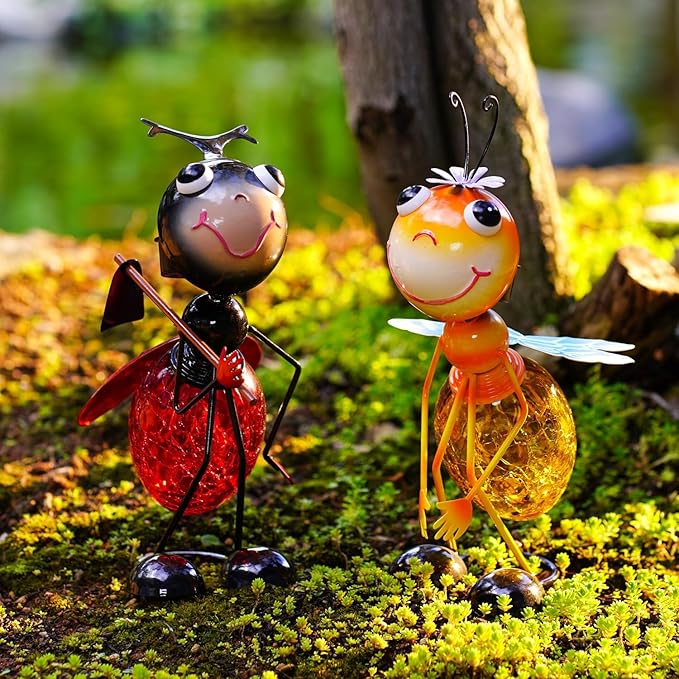 Solar Ladybug Garden Lantern Waterproof LED Ladybug Solar Lights Outdoor Decorative Tabletop Lanterns Lamp for Yard Patio Table Decoration